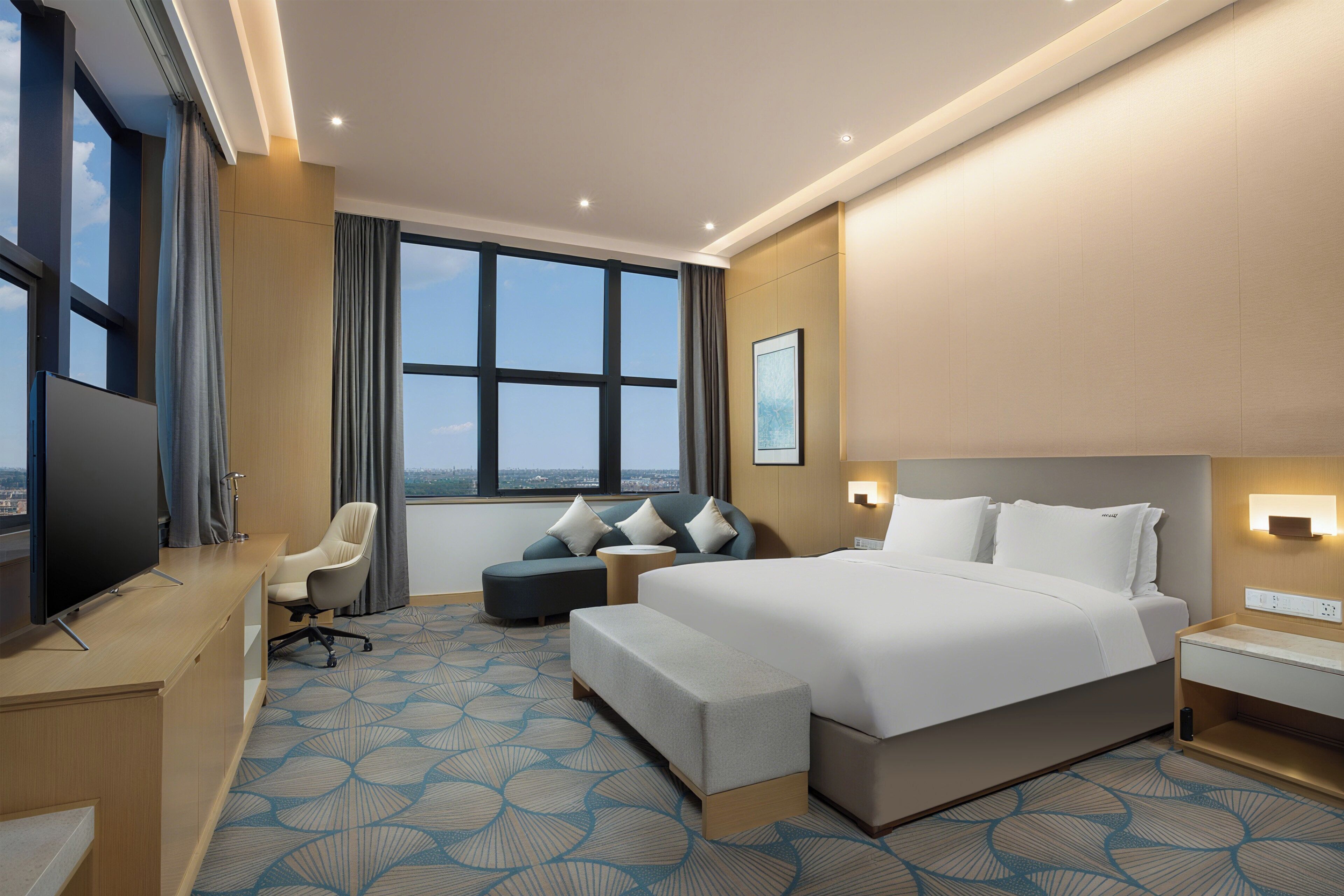 迷你吧、客房内保险箱、办公桌、遮光窗帘