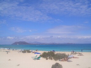 In Strandnähe, Liegestühle, Strandtücher