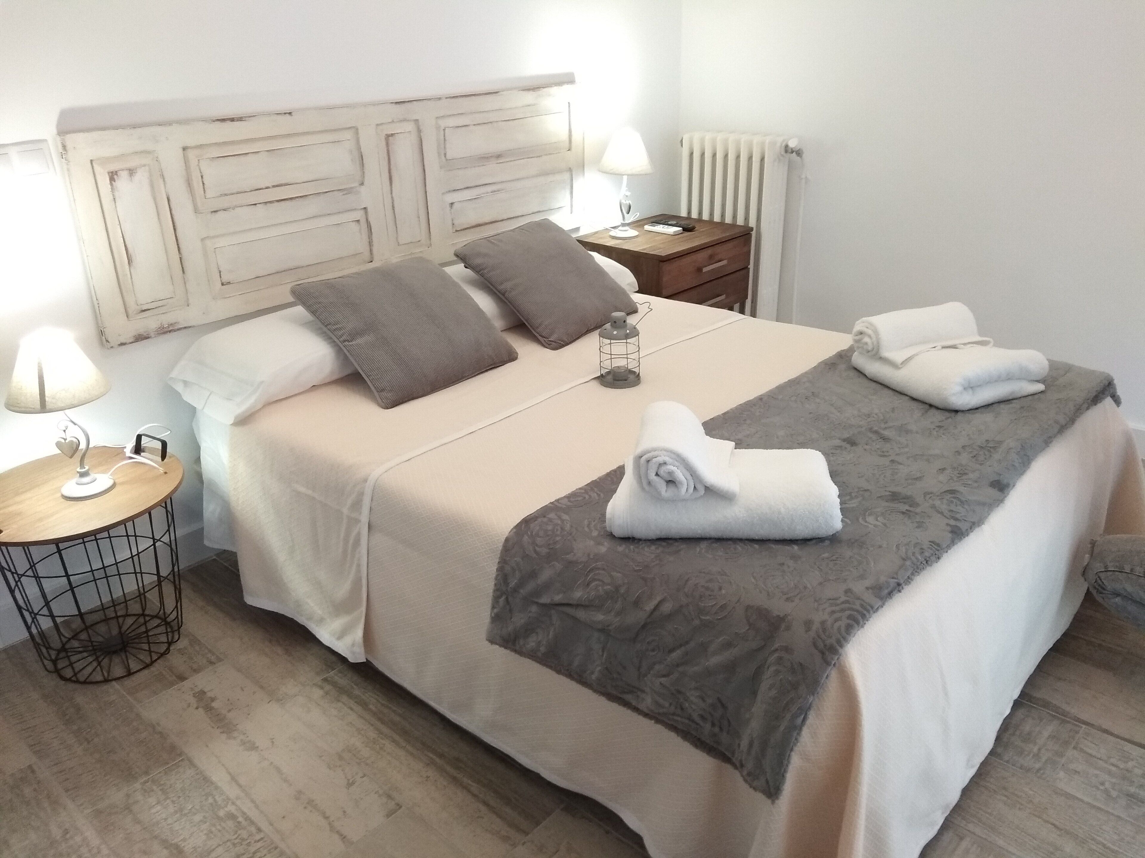 3 slaapkamers, een bureau, geluiddichte muren