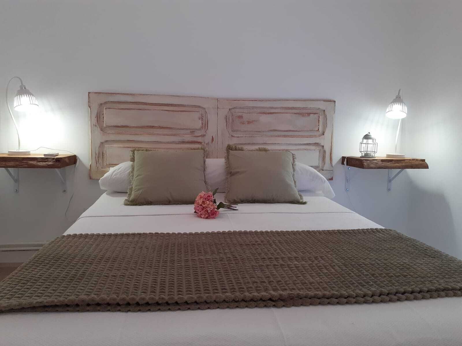 3 bedrooms, desk, soundproofing, iron/ironing board