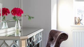 Deluxe Penthouse, 2 Bedrooms | Living area