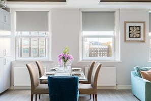 Repas dans la chambre