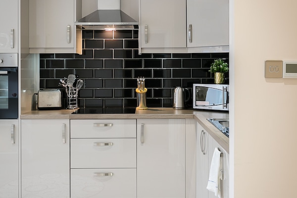 Signature Apartment, 2 Bedrooms | Private kitchen