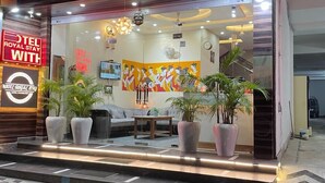 A hotel entrance with a sign reading "HOTEL ROYAL STAY". - Hotel Royal Stay (Reasi)