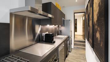 Réfrigérateur, micro-ondes, four, lave-vaisselle