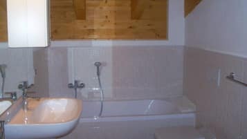 Asciugacapelli, asciugamani, sapone, shampoo