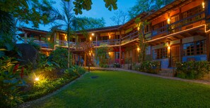 Front of property - evening/night - Pousada Villa da Prainha (Ilhabela)