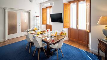 Tägliches inbegriffenes Frühstücksbuffet