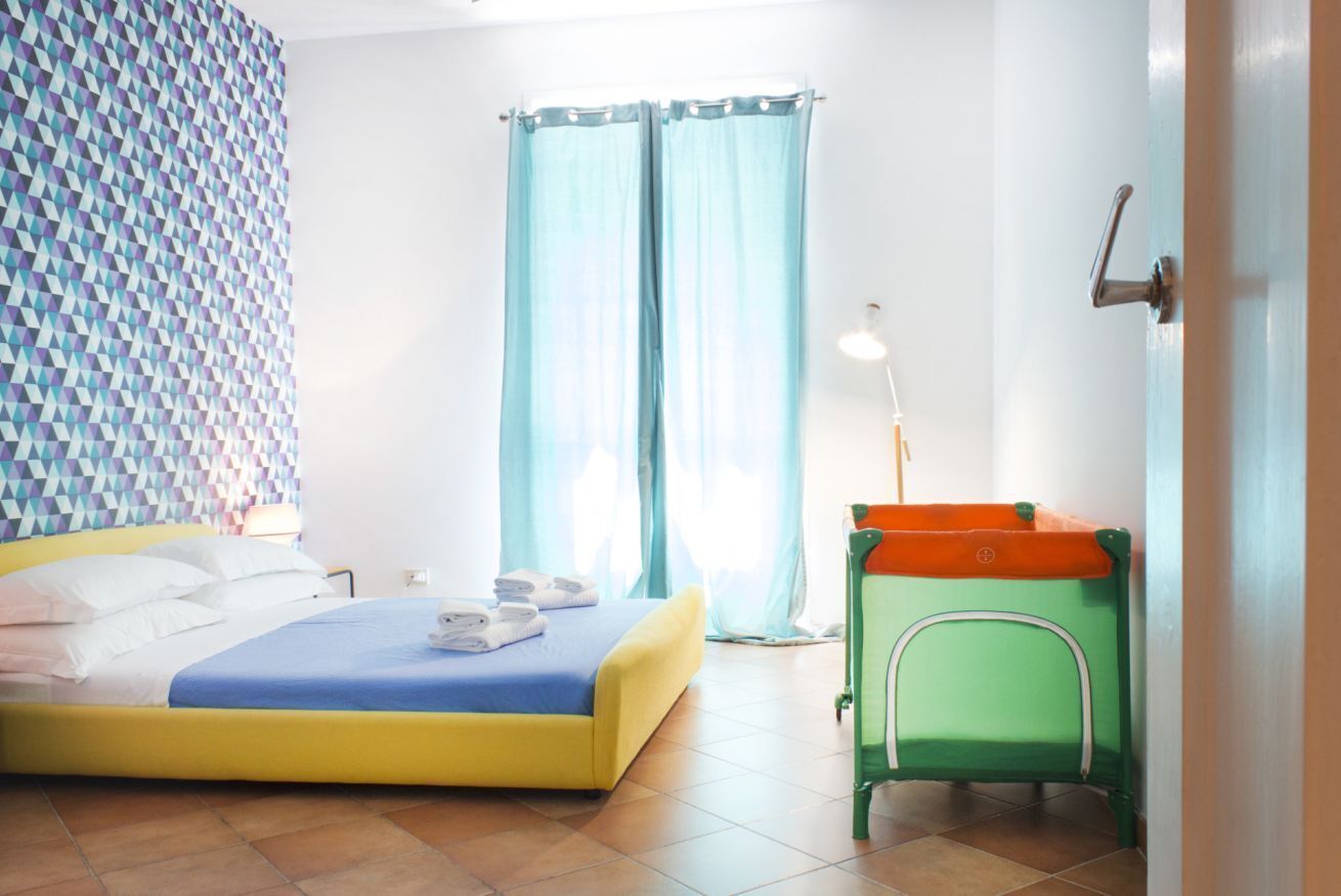 2 habitaciones, tabla de planchar con plancha, cuna de viaje y wifi 