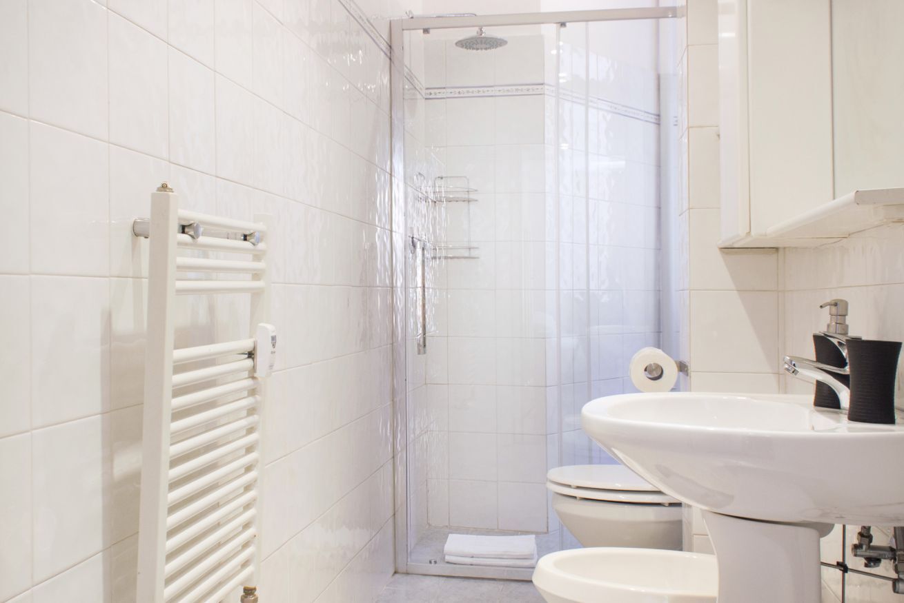 Dusche, Haartrockner, Bidet