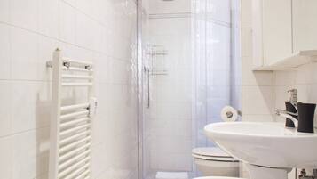 Dusche, Haartrockner, Bidet