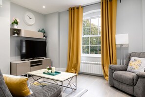 Appartement classique, 3 chambres | Salle de séjour | Téléviseur à écran plat, Netflix, services de diffusion en continu