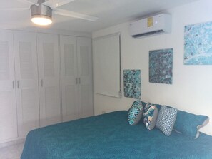 3 bedrooms, in-room safe, iron/ironing board, free WiFi