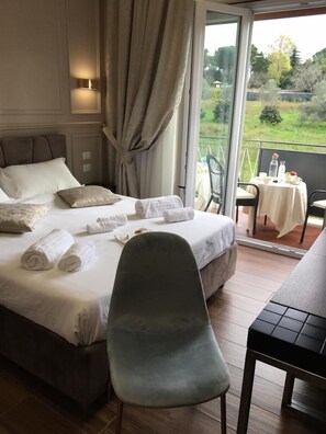 4 bedrooms, in-room safe, desk, free WiFi - Unicum Roma Suites, apartment, Monteverde, center, Villa Pamphili park (Roma)
