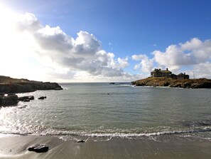 Interior - Angorfa - Trearddur Bay (Holyhead)