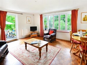 Living room - Sixpenny Cottage (Weymouth)