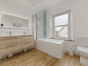 平房 | 浴室 | 淋浴設備、衛生紙