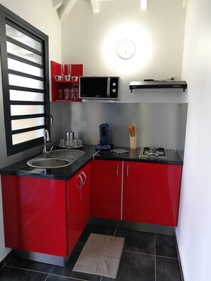 Frigorifero, microonde, forno, macchina per tè/caffè