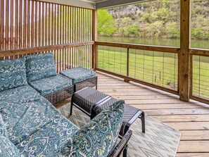Property grounds - The Upper Deck on Riverview (Mountain View)