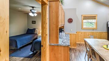 2 bedrooms, free WiFi