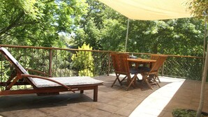 Luxury-Apartment, 1 Schlafzimmer, Kochnische, Gartenblick | Terrasse/Patio