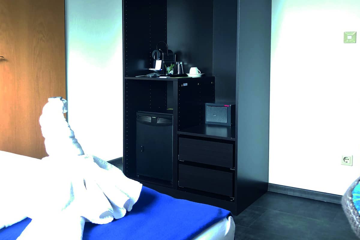 Premium bedding, minibar, in-room safe, desk