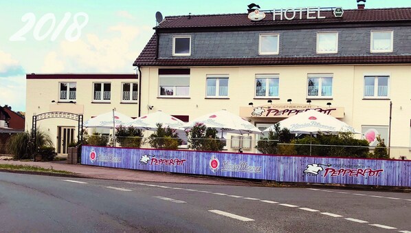 Front of property - Hotel zum Deich (Rheinberg)