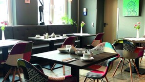 Daily buffet breakfast (EUR 10.00 per person) - Hotel zum Deich (Rheinberg)