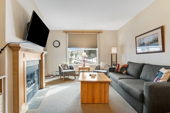 Télévision, cheminée