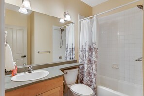 Sèche-cheveux, serviettes fournies