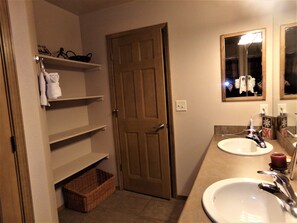 Bathroom - Tarn Landing 1 Bed Loft TLDA (Frisco)