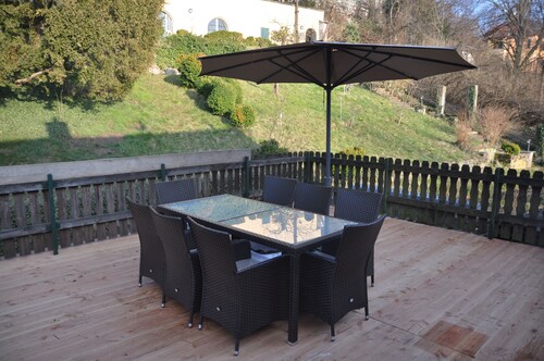 Historisch: Am Fuß des Elbhangs unweit des Blauen Wunders direkt am Elberadweg.