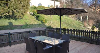 Historisch: Am Fuß des Elbhangs unweit des Blauen Wunders direkt am Elberadweg.