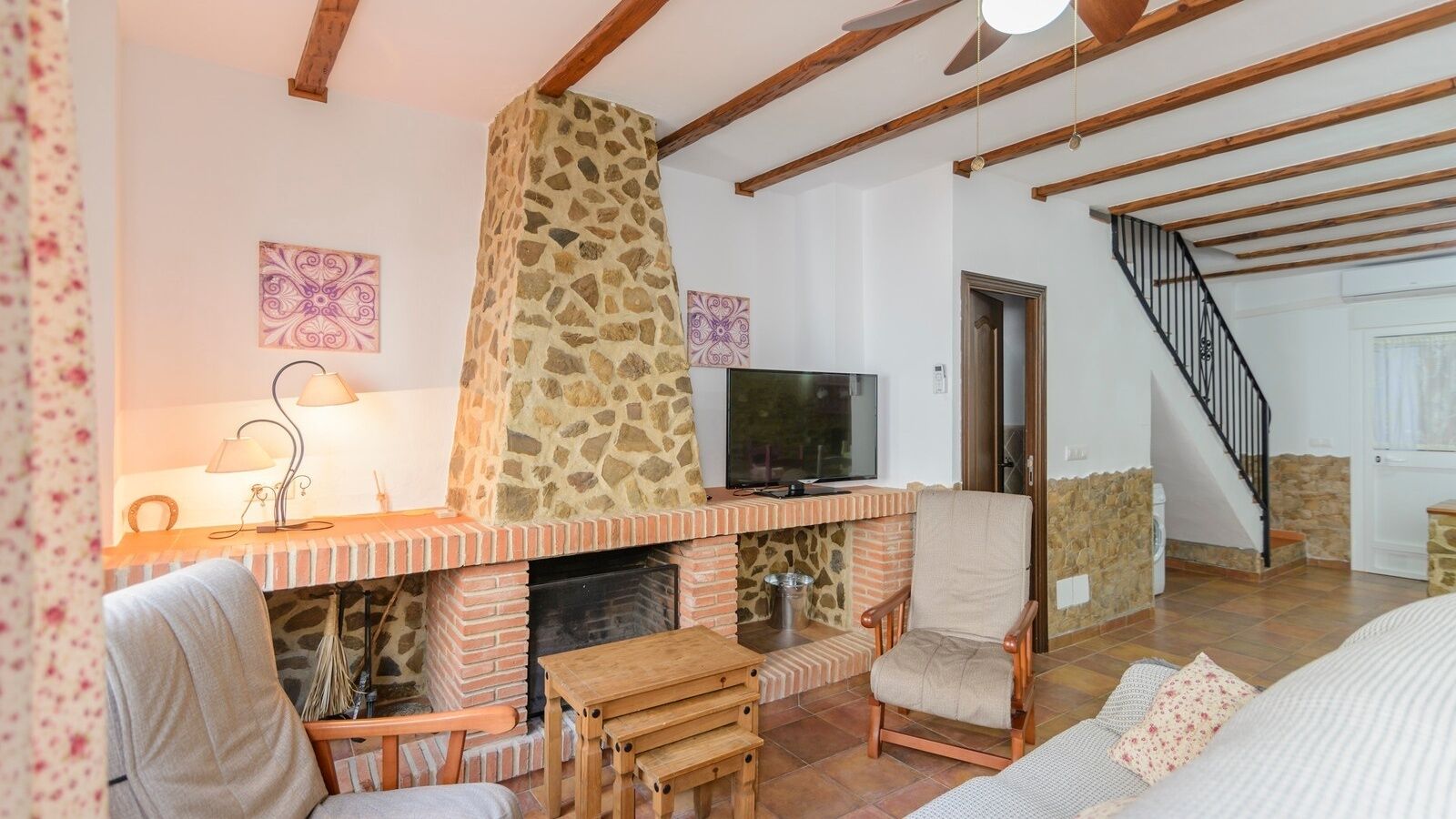 Televisie en een open haard