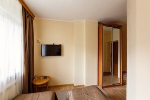 Kahden hengen perushuone (kaksi sänkyä) | Ilmainen Wi-Fi, vuodevaatteet