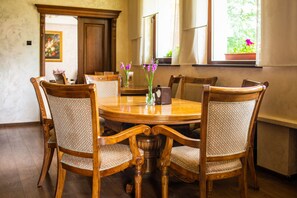 Päivittäinen mannermainen aamiainen maksusta