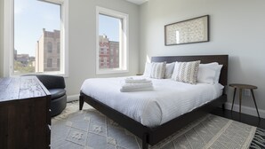 3 bedrooms, premium bedding, blackout curtains, iron/ironing board - Deedee's Downtown Hoboken 2 (Hoboken)