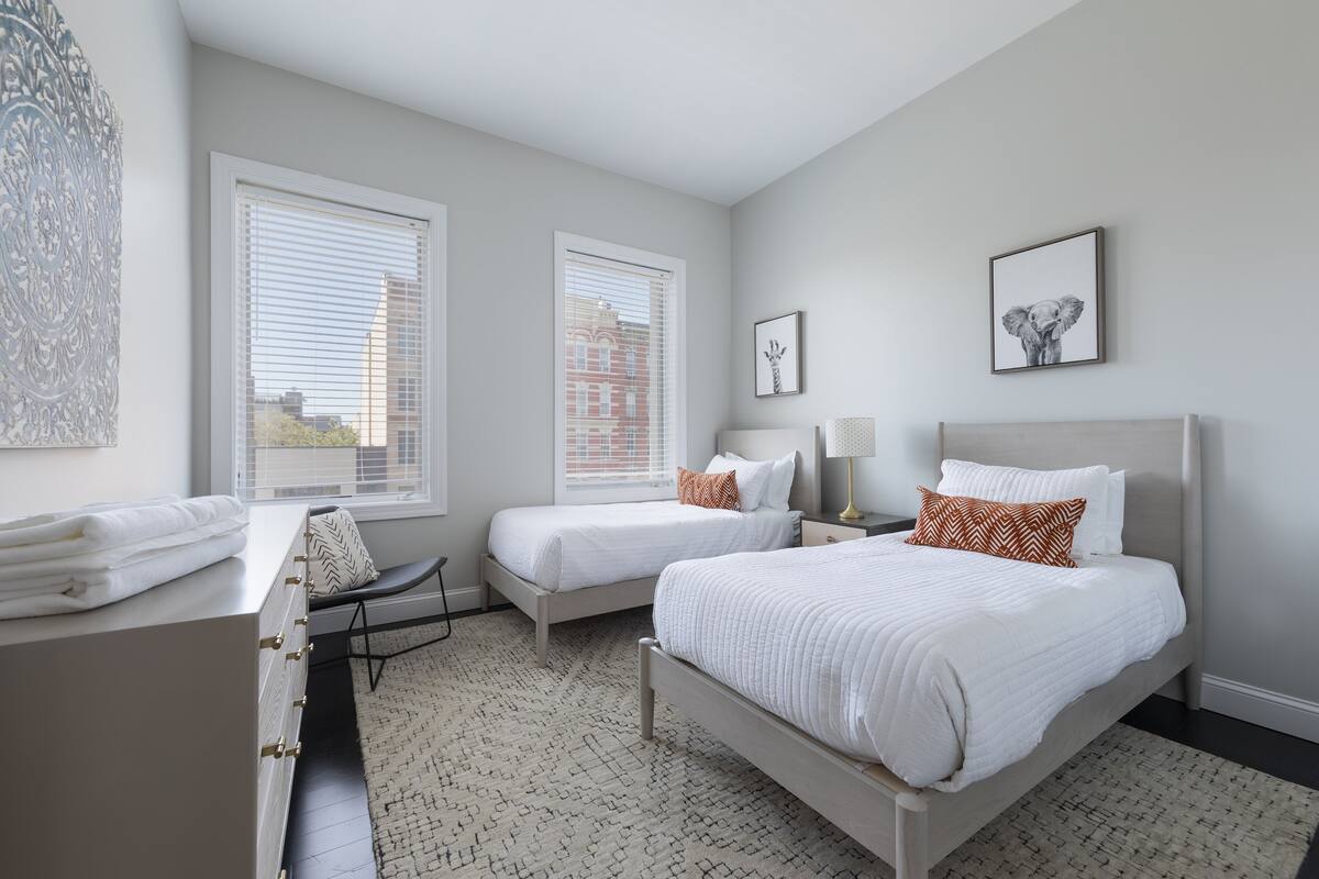 3 bedrooms, premium bedding, blackout drapes, iron/ironing board