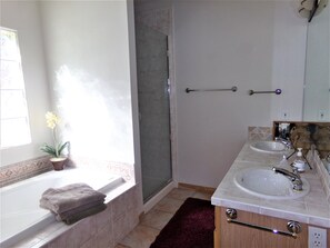Townhome | Badrum | Badkar/dusch och hÄrtork