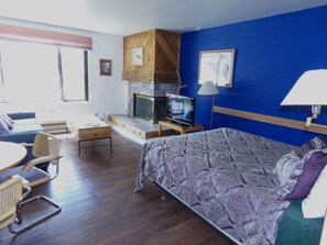 Condo, 1 Queen Bed with Sofa bed (Edgewater Studio 1 Bath EWJP)