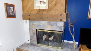 Condo, 1 Katil Ratu (Queen) dengan Katil Sofa (Edgewater Studio 1 Bath EWJP) | Bahagian dalam