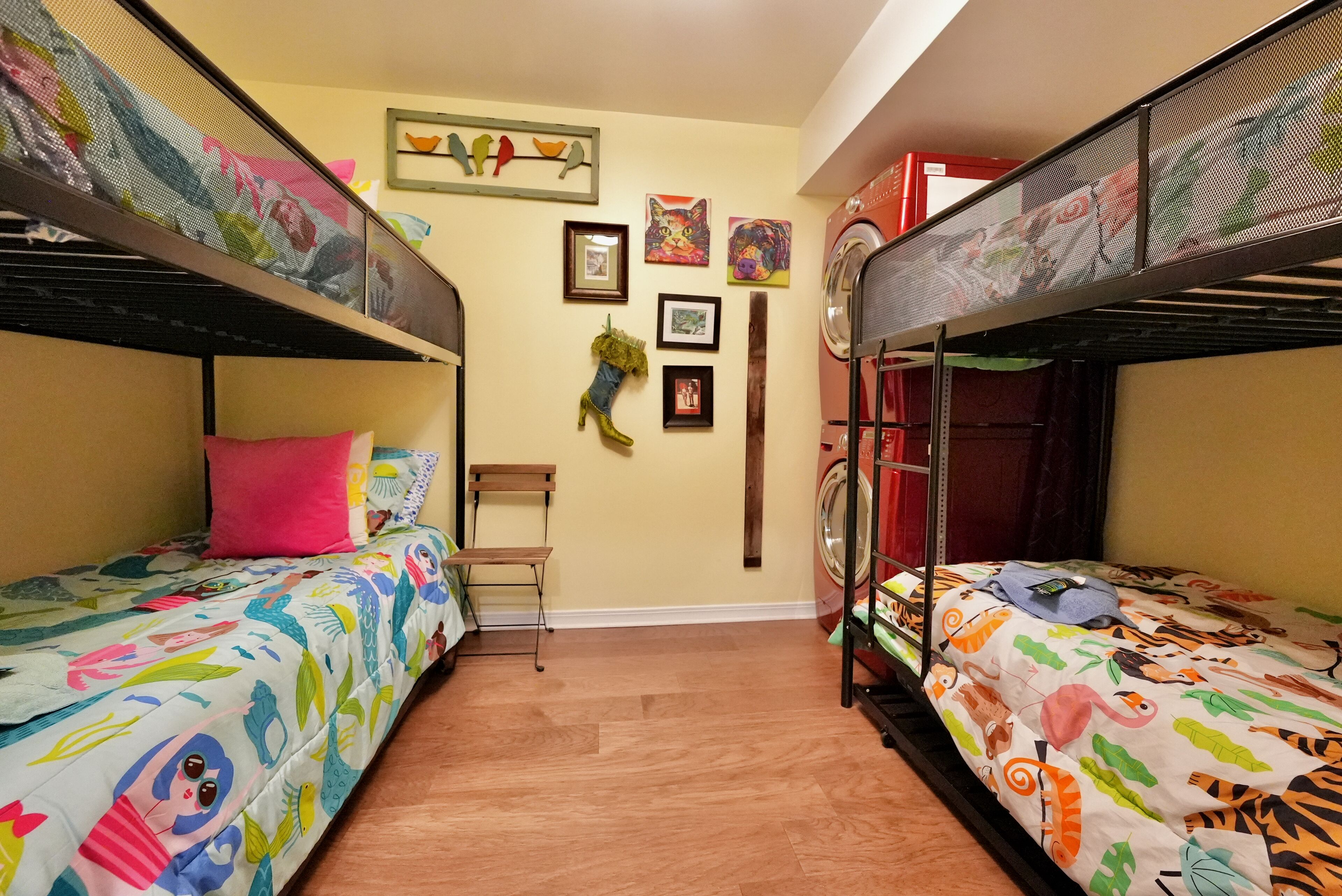 3 habitaciones, caja de seguridad en la habitación y escritorio 