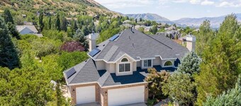 Secluded Mountain Escape ★ XL Hot Tub ★ Close to Ski Fields ★  1G Fiber