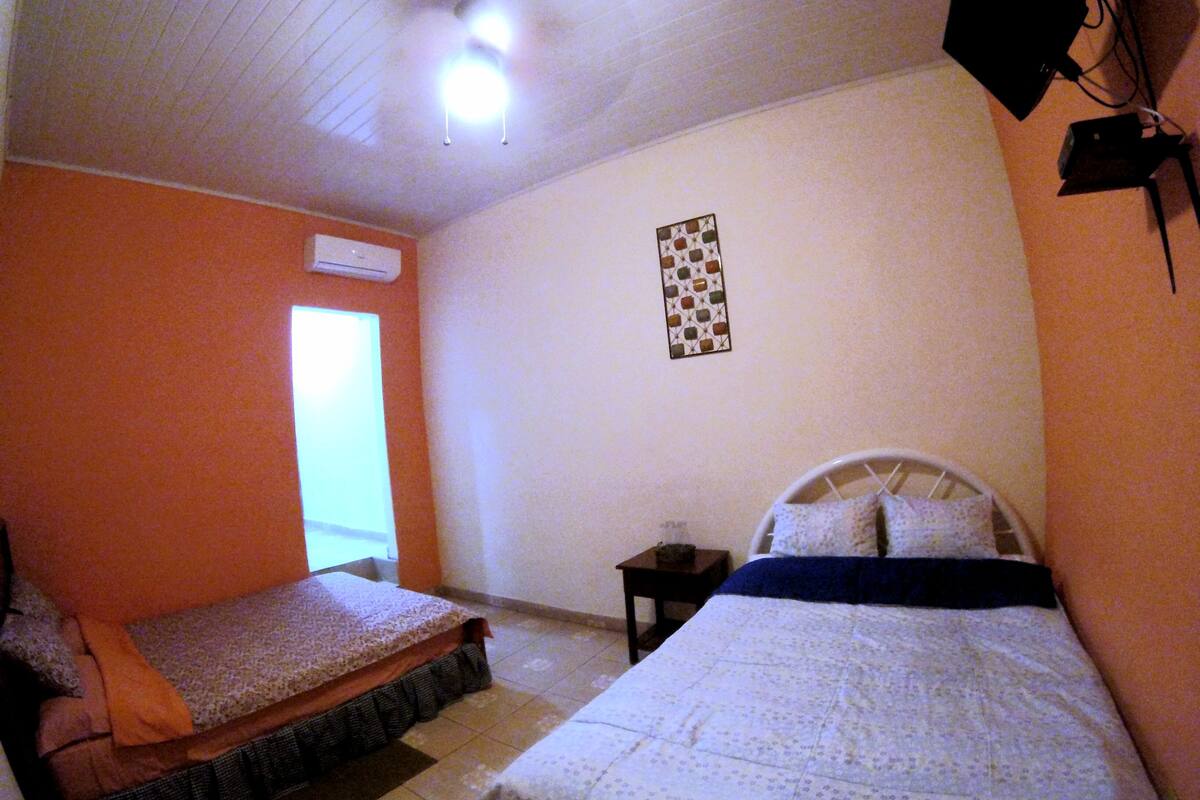 Quadrupla Comfort | Wi-Fi gratuito, lenzuola, accesso in sedia a rotelle