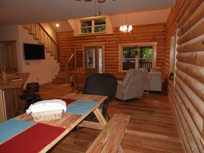 Dining - Refuge in the Redwoods (Crescent City)