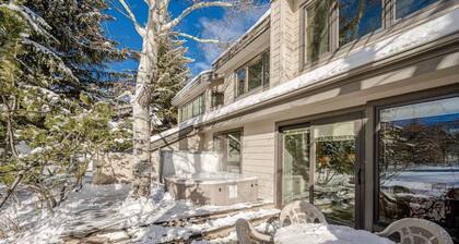 ** UUSI LUETTELO ** ILMAINEN SKI-VUOKRAUS! Täydellinen alempi DV-sijainti - ilmaisella bussireitillä, Roku-soittimella, porealtaalla