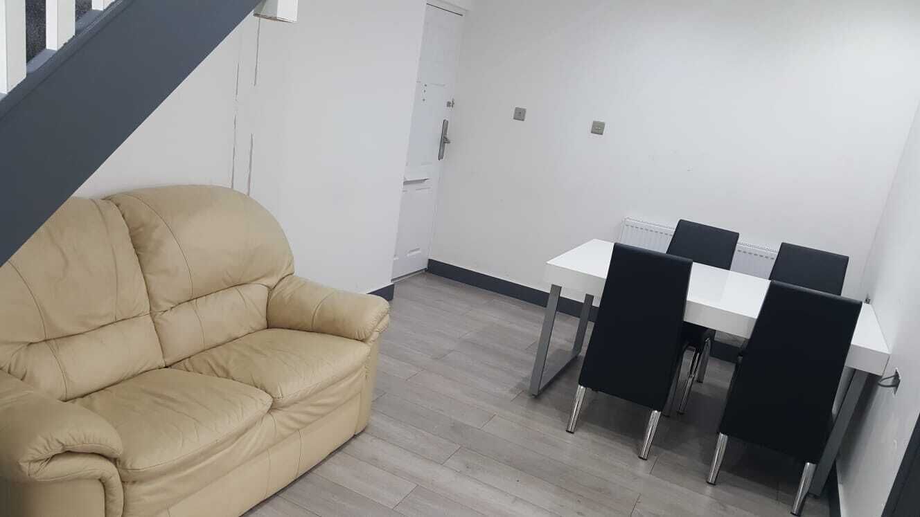 Foto - Homestay in Birmingham Sleeps 8 - Free Parking & Wifi