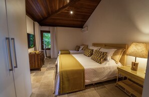 5 bedrooms, iron/ironing board, WiFi, bed sheets - Spectacular Beachfront Luxury Mansion. (Mata de São João)