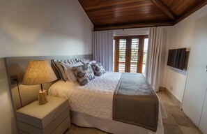 5 quartos, ferros/tábuas de passar roupa, Wi-Fi, roupa de cama