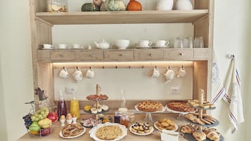 Free daily buffet breakfast